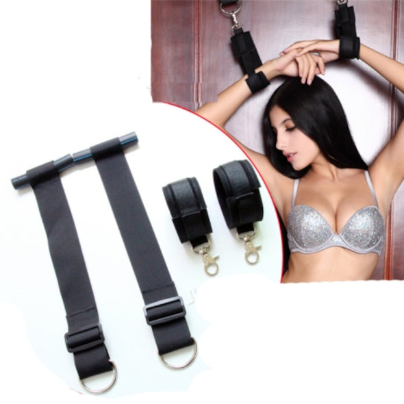 Set Bondage Sulla Porta